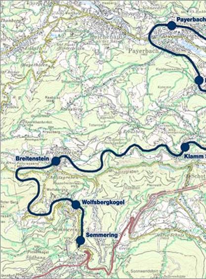 Man sieht, daß die Strecke zunächst zwischen Gloggnitz und Payerbach dem Schwarzatal folgt, dann wird per Schwarzaviadukt auf die andere Talseite gewechselt, wo es bis Eichberg wieder retour geht um dann erneut die Richtung zu wechseln. Über Klamm und Breitenstein geht es dann weiter bis zu den beiden markanten Gleisbögen über die Kalte Rinne bzw. den Adlitzgraben um dann schließlich dem Bhf. Semmering zuzustreben.